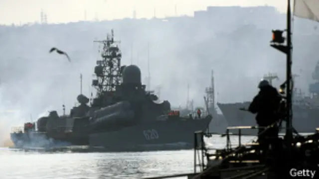 حضور نیروهای نظامی اوکراین و روسیه در کریمه باعث نگرانی در مورد یک درگیری تصادفی شده است