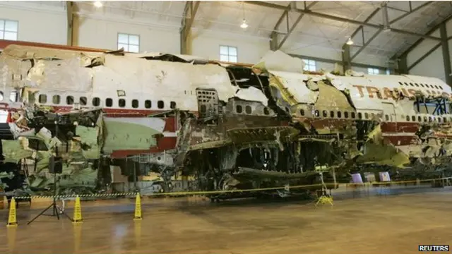 Phần còn lại của TWA 800 được dựng lại trong quá trình điều tra