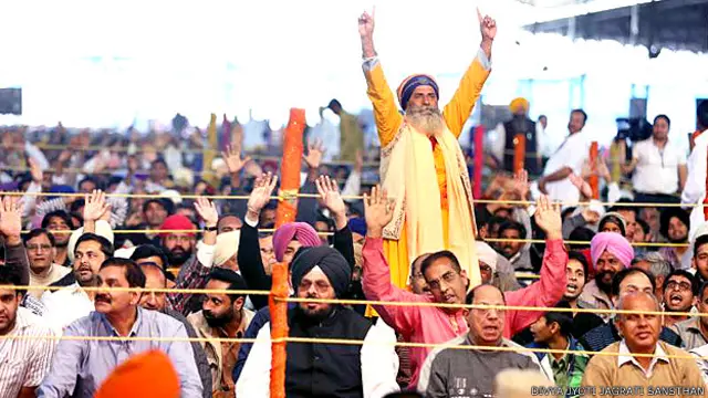 دیویا جیوتی جگراتا سناستھن کادعویٰ ہے کہ اس کے 3 کروڑ پیروکار ہیں