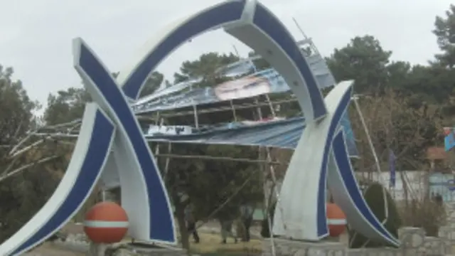 دغه ديني عالم روغتون ته د لېږدول کېدو پر مهال د خپلو ټپونو له امله مړ شوی دی