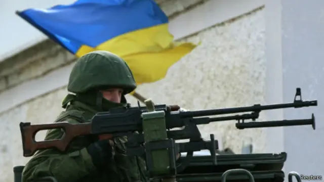 خروشچف در سال ۱۹۵۴ مالکیت کریمه را به جمهوری سوسیالیست اوکراین که بخشی از اتحاد شوروی بود، منتقل کرد