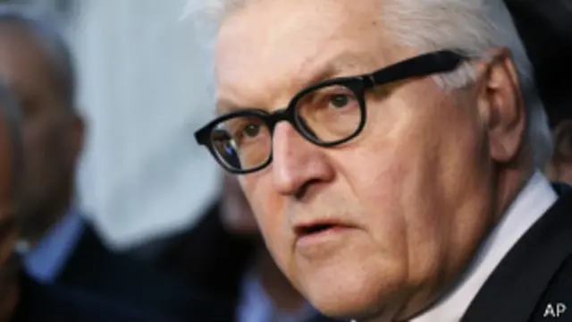 德国外交部长施泰因迈尔为驱逐美国情报官员的决定作辩解，并敦促美国与德国在安保方面“诚信合作”。