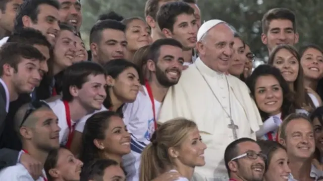 يحظى البابا فرانسيس بشعبية كبيرة في استطلاعات الرأي.