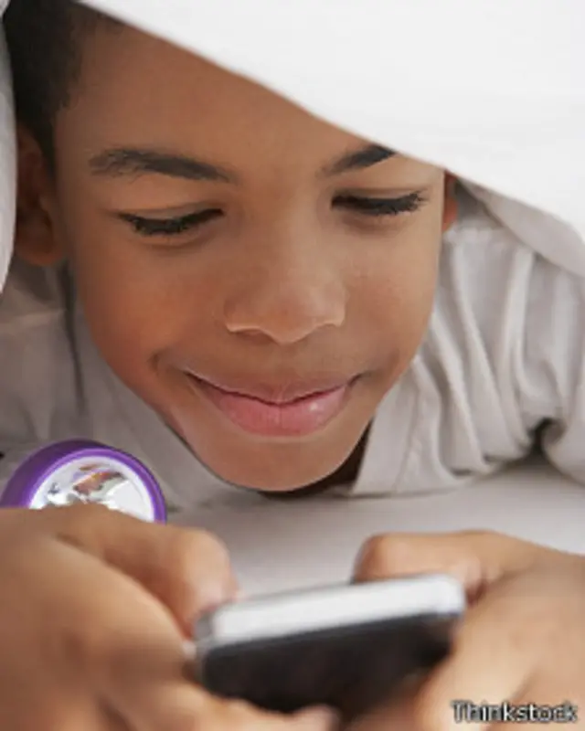 Adolescente y smarphone