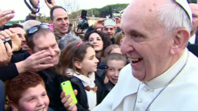 le pape François sera le troisième souverain pontife à se rendre chez les "Castro"