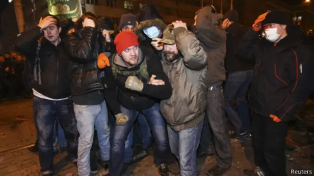 donetsk_clashes_protest