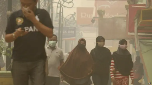 BNPB menyatakan, dampak asap di wilayah Riau sudah masuk kategori sangat berbahaya.