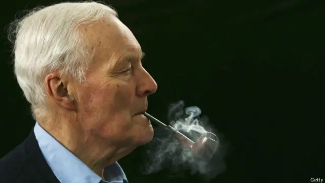 ٹونی بین نے 2001 میں 50 سال پارلیمان کا رکن رہنے کہ بعد یہ کہہ کر ریٹائرمنٹ لی کہ وہ اب ’سیاست پر توجہ مرکوز کرنا چاہتے ہیں‘