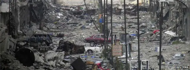 صورة لشارع مدمر في حمص