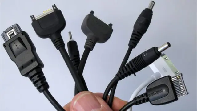 مجموعة من شواحن الهواتف الذكية