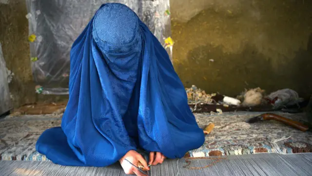 پاکستان کې په لاس جوړې غالیو اوس د غالیو نړیوال بازار ته هم لاره پیدا کړې ده