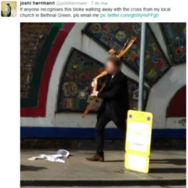Foto de ladrão de crucifixo no Twitter (BBC)