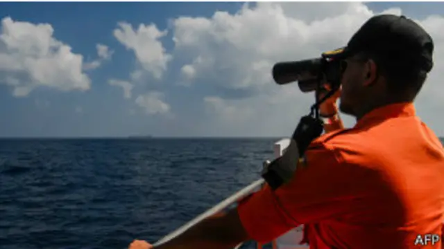 امریکہ نے جمعے کو طیارے کی تلاش میں مدد دینے کے لیے بحرِہند میں ٹیمیں بھیجی ہیں