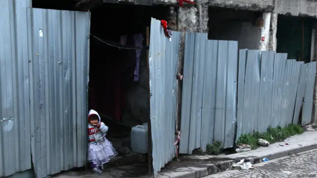 Halil T., bu zor koşullara rağmen savaş bitmeden Suriye’ye dönemeyeceklerini söylüyor.