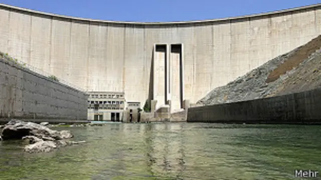 به شهروندان تهرانی هشدار داده شده که اگر صرفه جویی نکنند ممکن است آب جیره بندی شود