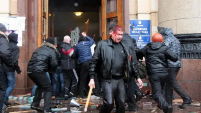 جمعے کی رات کے تصادم میں پانچ دوسرے افراد بھی گولیوں سے زخمی ہوئے