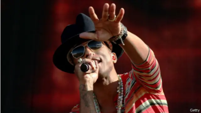 المغني الأمريكي فاريل ويليامز على المسرح في مهرجان فيوتشر للموسيقى في سيدني، أستراليا، 8 مارس 2014