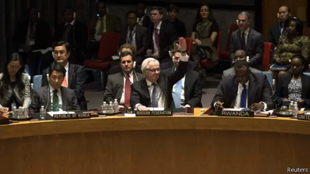 Đại sứ Nga ở UN, ông Vitaly Churkin biểu quyết chống lại bản dự thảo