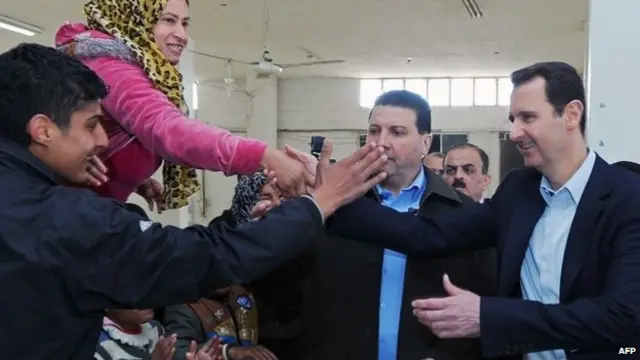 با نزدیک شدن پایان دوره دوم هفت ساله حکومت بشار اسد، گردهمایی تبلیغاتی برای انتخاب مجدد او به راه افتاده است