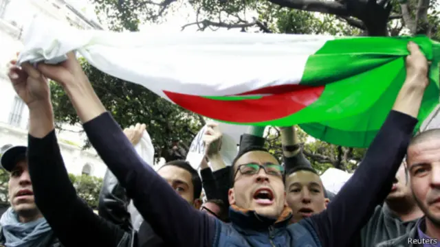 تشير توقعات المراقبين إلى فوز بوتفليقة في الانتخابات