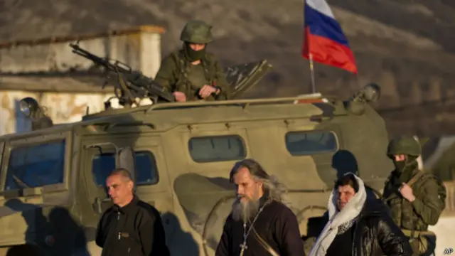 目前，俄裔人口占58.5%的克里米亚已由俄军部队实际上控制，预料选民将支持克里米亚“回归”俄罗斯。 