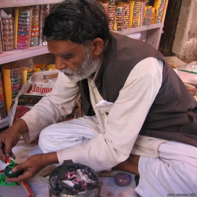 गुलाल गोटा