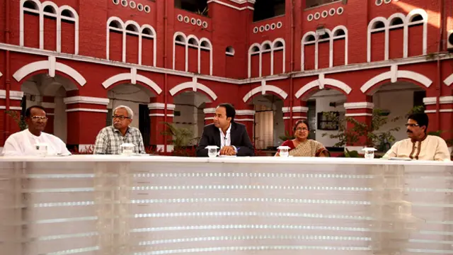 প্যানেল সদস্য বাঁ থেকে: আওয়ামী লীগ দলীয় সংসদ সদস্য আব্দুল হাই, ইন্সটিটিউট অব ডিপ্লোমা ইঞ্জিনিয়ার্স বাংলাদেশ এর সাবেক সভাপতি এম আর খায়রুল উমাম, অনুষ্ঠান সঞ্চালক আকবর হোসেন, যশোর ভিত্তিক বেসরকারি উন্নয়ন সংস্থা জয়তি সোসাইটির পরিচালক অর্চনা বিশ্বাস এবং যশোর জেলা বিএনপির সাধারণ সম্পাদক সৈয়দ সাবেরুল হক সাবু।