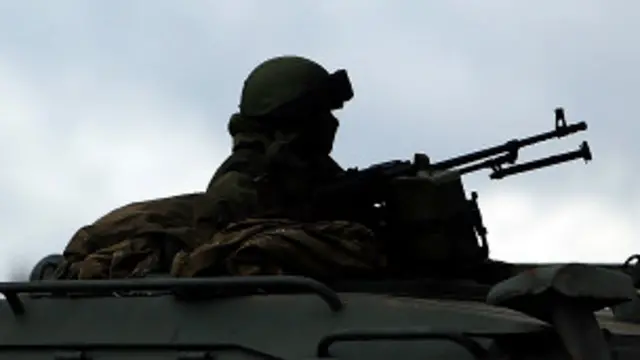 Cuộ̣c bỏ phiếu ở Crimea diễn ra trong lúc Nga được cho là đã triển khai quân tại đây