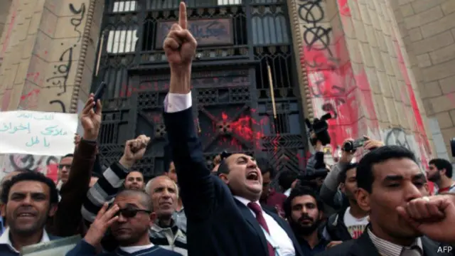 حصل علي على حكم قضائي يلزم الحكومة بوضع حد أدنى للأجور