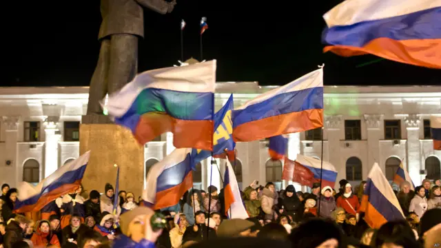 حکام کا کہنا ہے کہ ابھی تک ڈالے گئے ووٹوں میں سے آدھے ووٹوں کی گنتی ہو سکی ہے۔ 