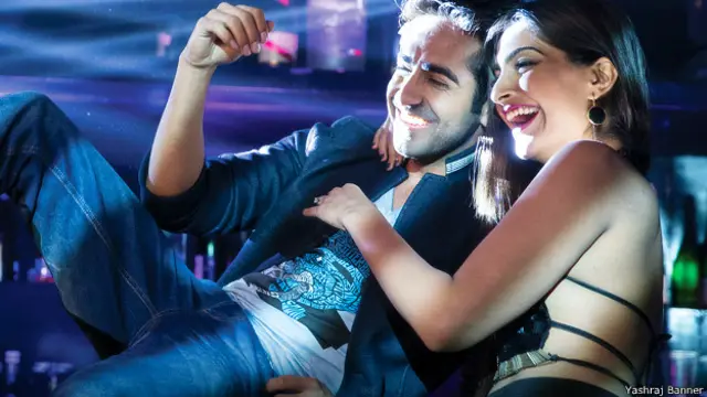 ’دیکھیے میں اس نسل کا اکلوتا گلوکار آرٹسٹ ہوں۔ ایکٹنگ بھی کرتا ہوں۔ نغمے بھی گاتا ہوں۔‘