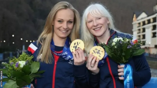 البريطانية كيلي جالاغر ومرشدتها إيفانز