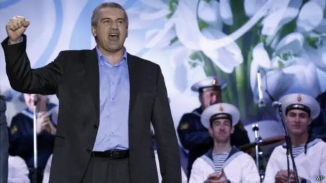 أعلن أكسيونوف بأنه سيرسل طلباً رسمياً الاثنين للانضمام إلى روسيا