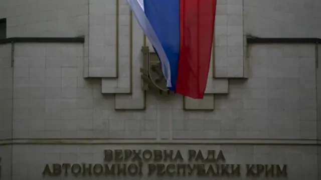 د کریمیا پارلمان په رسمي توګه له اوکریان د جلا کېدو او له روسیې سره د کریمیا د یوځای کېدو غوښتنه کړې ده.