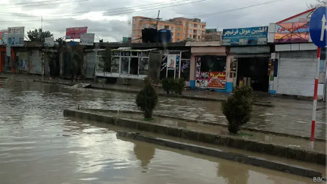 راځئ راته وواياست چې ولې افغان ښارونه – نه ښارونه کېږي؟ له پړو به تېر شو، د وتلو لار څه ده؟