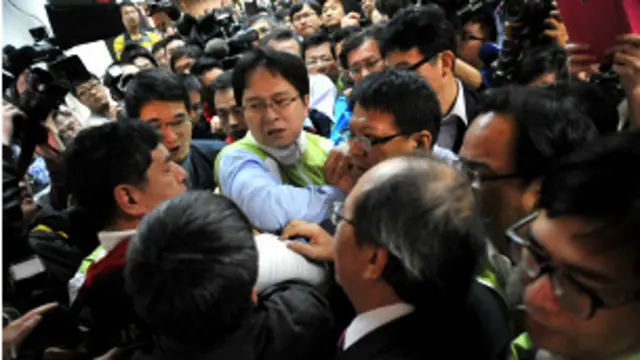 بعض لوگوں کا خیال ہے کہ چین کے ساتھ وسیع معاشی میل جول سے تائیوان کو خطرہ ہو سکتا ہے