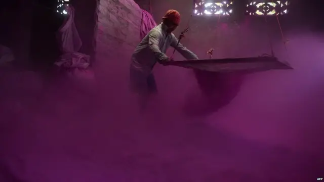 Pewarna buatan dipakai sebagai pengganti pewarna alami