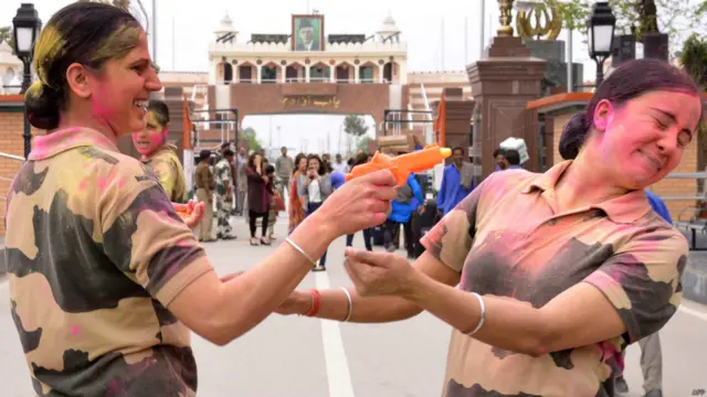 Petugas keamanan perbatasan India-Pakistan