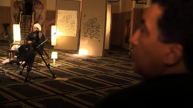 ياسر الحبيب في مقره بمسجد المحسن بمقاطعة باكينغهامشاير الانجليزية.