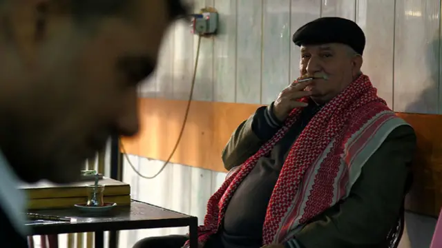 في مقهى بالاعظمية ببغداد.