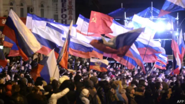 Сторонники присоединения Крыма к России праздную победу на референдуме (Севастополь, 16 марта 2014 г.)