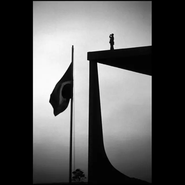 Exposición en Río de Janeiro, "Es necesario resistir"