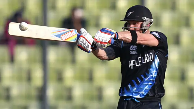 نیوزی لینڈ کی طرف سے بینڈن میک کولم نے نصف سنچری بنائی لیکن وہ ٹیم کو پاکستان کی ہار سے نہ بچا سکے۔