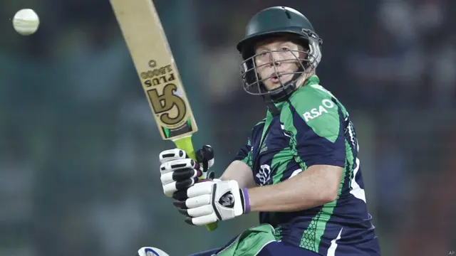 آئر لینڈ کے بلے باز کیون اوبرائن دس گیندوں میں سترہ رن بنا کر آؤٹ ہوئے۔