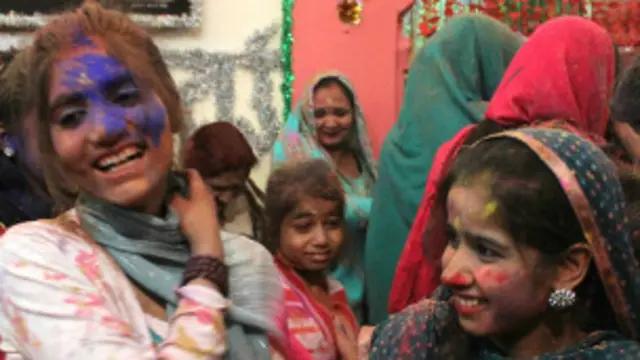 توہین کا مبینہ واقعہ ہولی کے تہوار کے موقعے پر پیش آیا