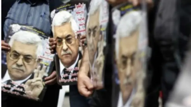 سوموار کو فلسطین کے علاقے رملّا میں صدر محمود عباس کی حمایت میں جلوس نکالا