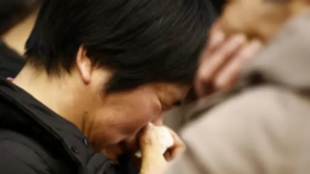 Mãe de passageiro chinês (Reuters)