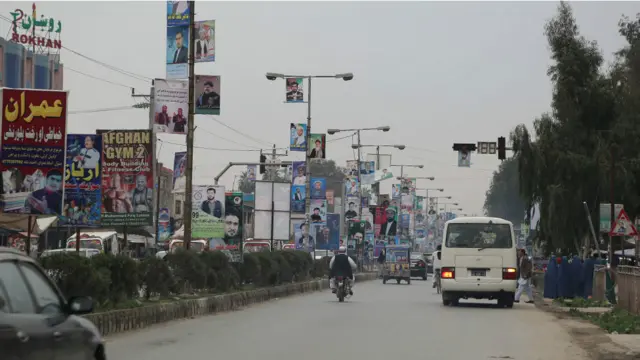 په ننګرهار کې انتخاباتي کمپاینونه ښه په زور او شور سره روان دي او خلک یې په دقت سره څاري.