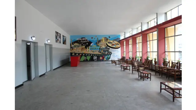 د اریوب سینما د ترميمولو لګښت د لویس مونیر په نوم یوه فرانسوي فلم جوړوونکي په غاړه اخستی.