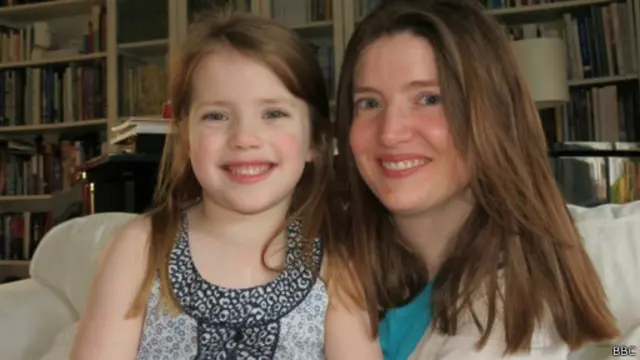 سارة كوكس البالغة من العمر سبعة أعوام الآن بعد إجراء العملية الجراحية التي أنقذت حياتها.